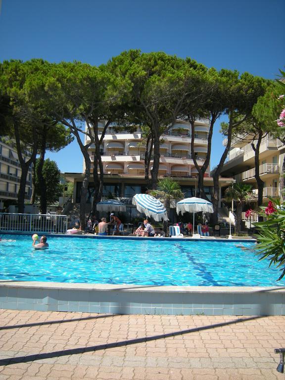 Hotel Ambasciatori Palace Lido di Jesolo Kültér fotó