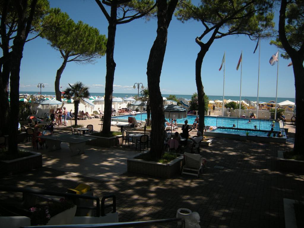 Hotel Ambasciatori Palace Lido di Jesolo Kültér fotó