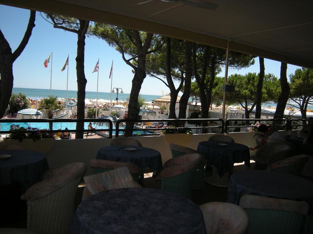 Hotel Ambasciatori Palace Lido di Jesolo Kültér fotó