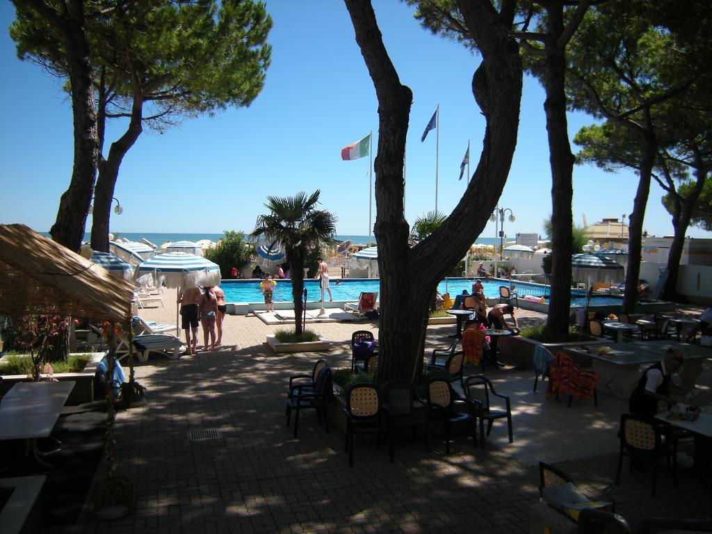 Hotel Ambasciatori Palace Lido di Jesolo Kültér fotó