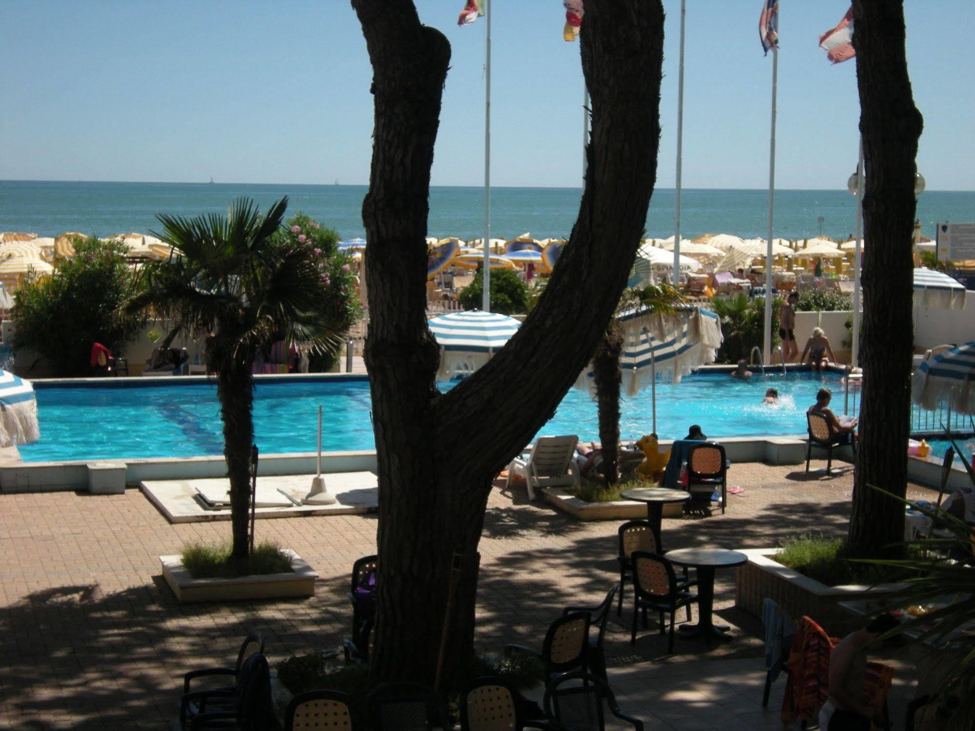 Hotel Ambasciatori Palace Lido di Jesolo Kültér fotó